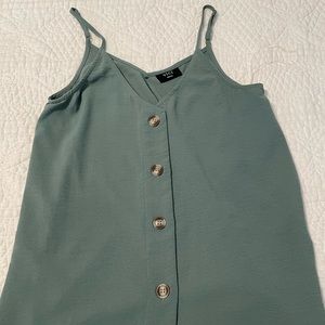 Super cute Vici tank top!